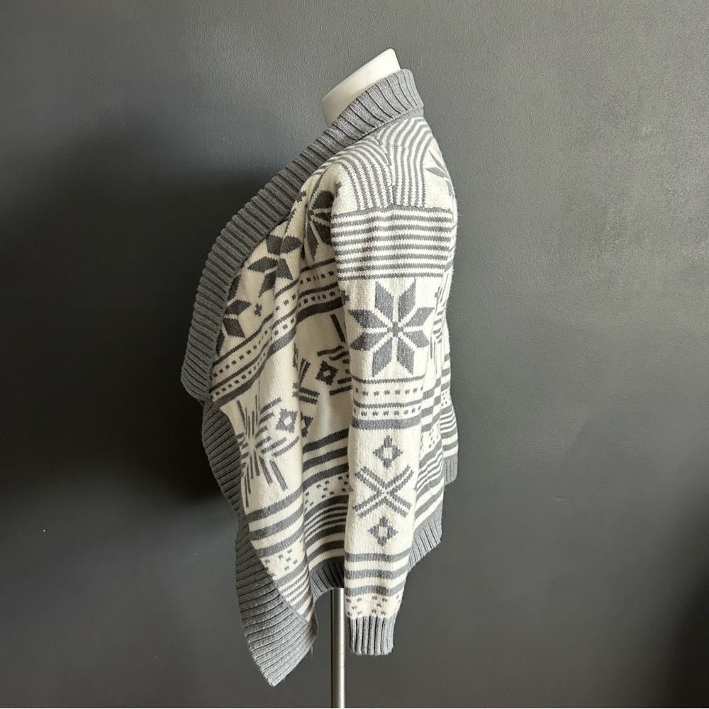 Express Gray & White Snowflake Open Front Cardiga… - image 2